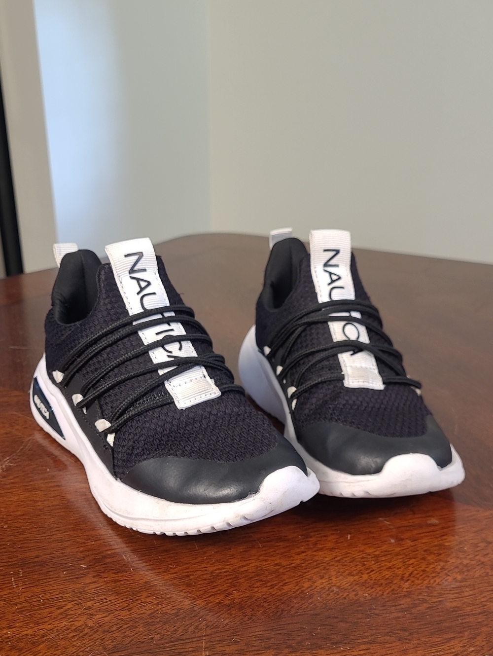 Nautica Kids Athletic Bungee Black and White Slip-On Knit Sneakers US Size 2